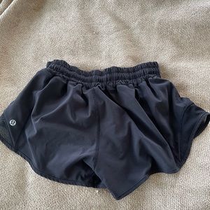 HOTTY HOT LULULEMON SHORTS 2.5